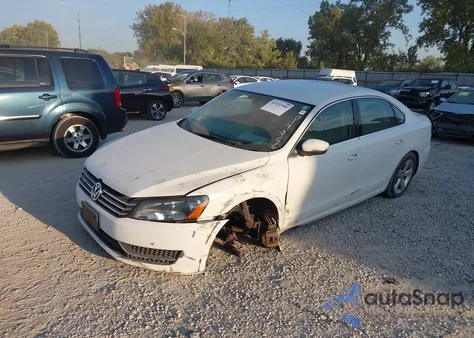 2015 Volkswagen Passat 1.8T Se z USA, uszkodzony, nr VIN 1VWBT7A32FC014956